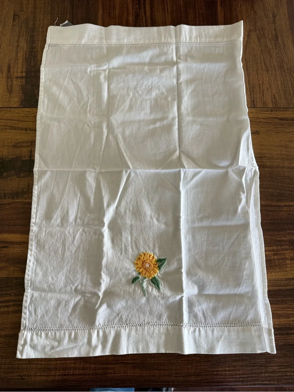 Vintage Embroidered Sunflower Hand Towel - White